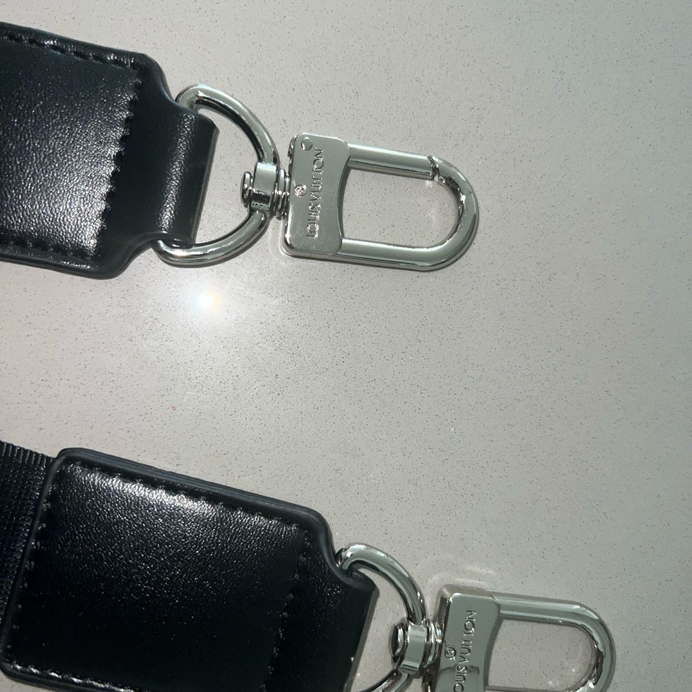 Louis Vuitton Fastline Black MessengerBag - Picture 5 of 7